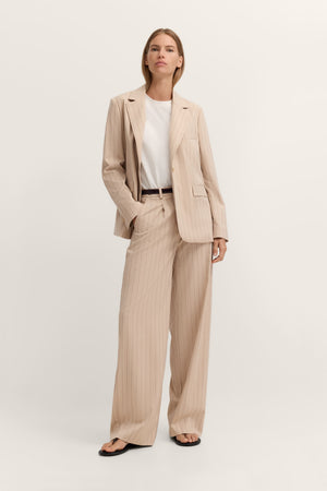 mw:variant:1664096